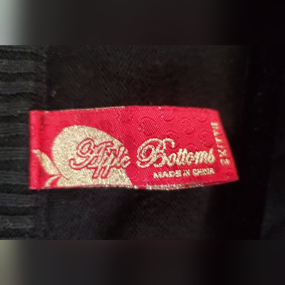 Apple 🍎 Bottoms - Picture 7 of 13